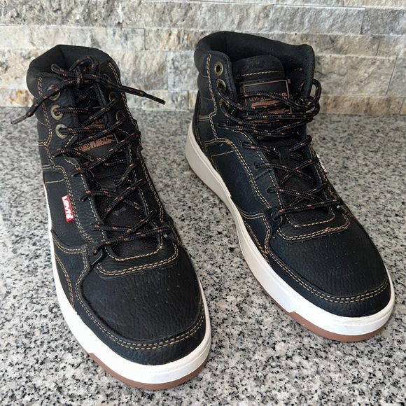 Levi's Other - Levi’s Mens Black High Top Chandler Leather tennis shoes - Size 9 - BRAND NEW